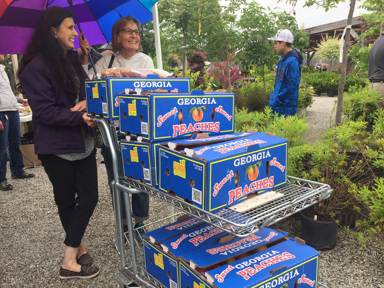 Dozens line up for The Peach Truck Tour